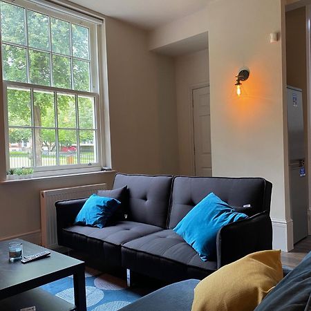 Stunning King Suite Apartment In The Heart Of Leeds City Center Экстерьер фото