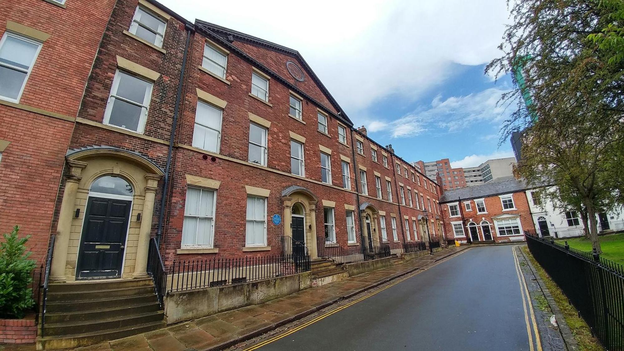 Stunning King Suite Apartment In The Heart Of Leeds City Center Экстерьер фото