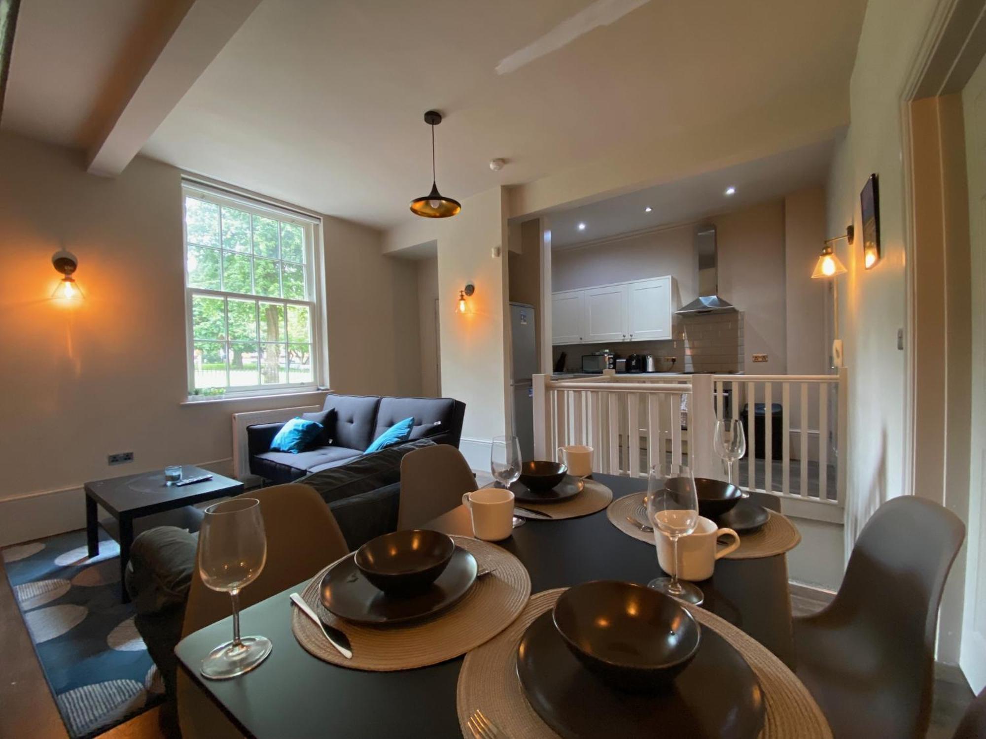 Stunning King Suite Apartment In The Heart Of Leeds City Center Экстерьер фото
