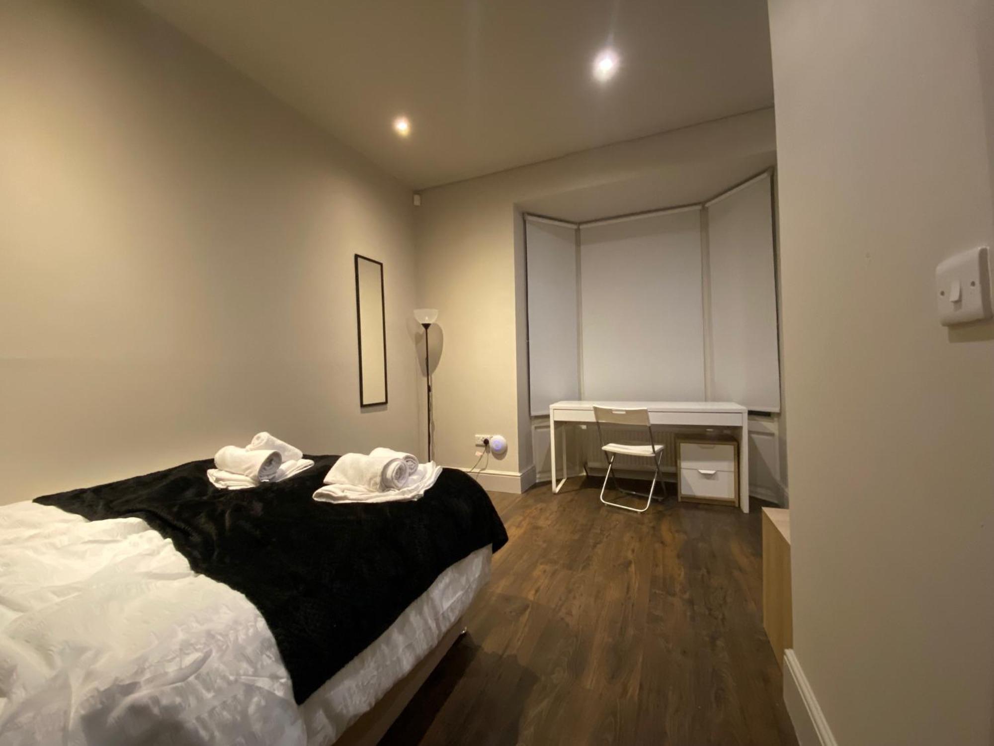 Stunning King Suite Apartment In The Heart Of Leeds City Center Экстерьер фото