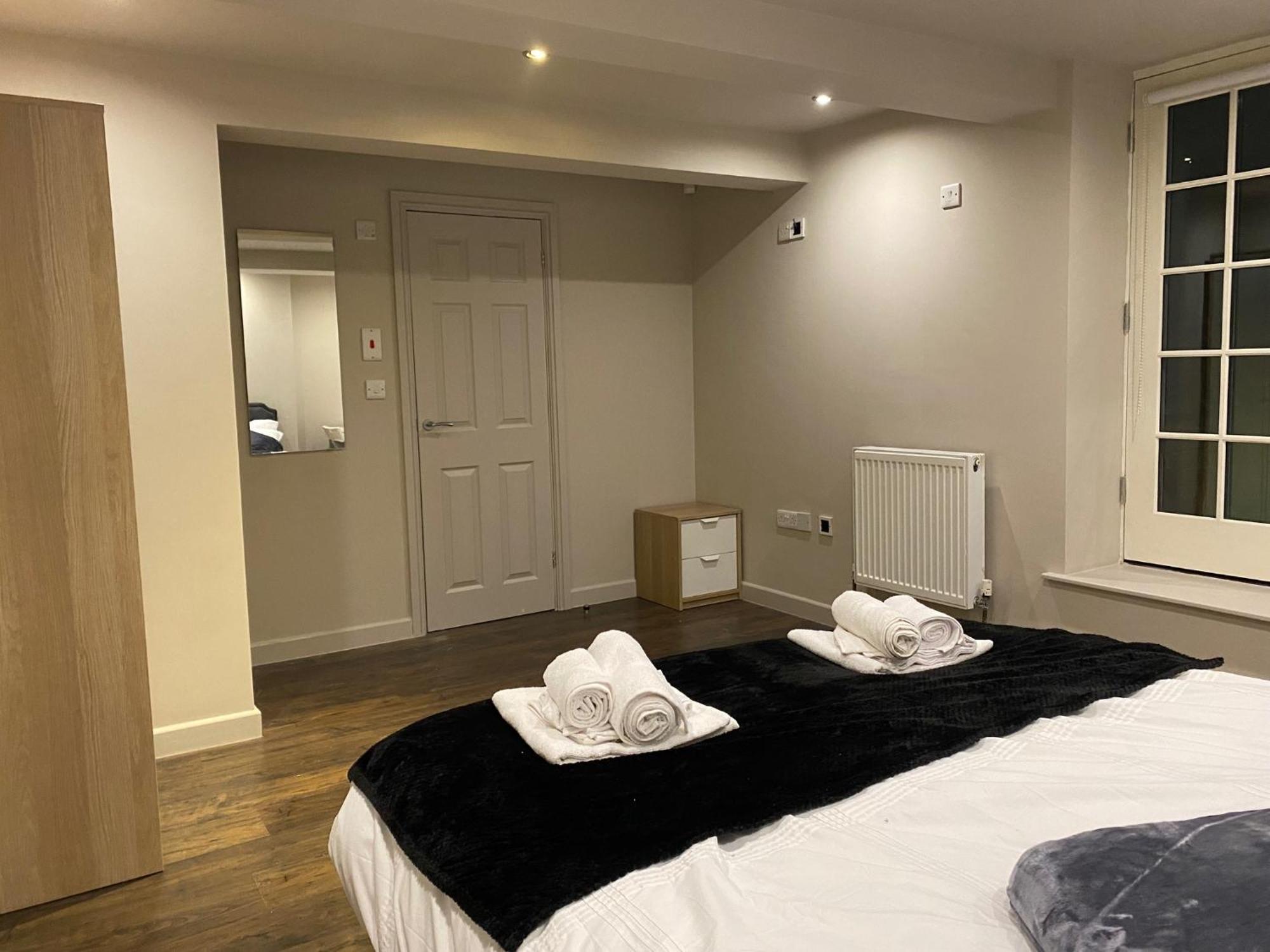 Stunning King Suite Apartment In The Heart Of Leeds City Center Экстерьер фото
