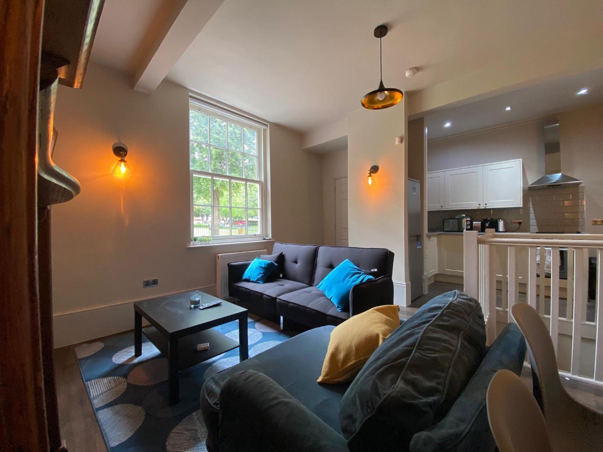 Stunning King Suite Apartment In The Heart Of Leeds City Center Экстерьер фото