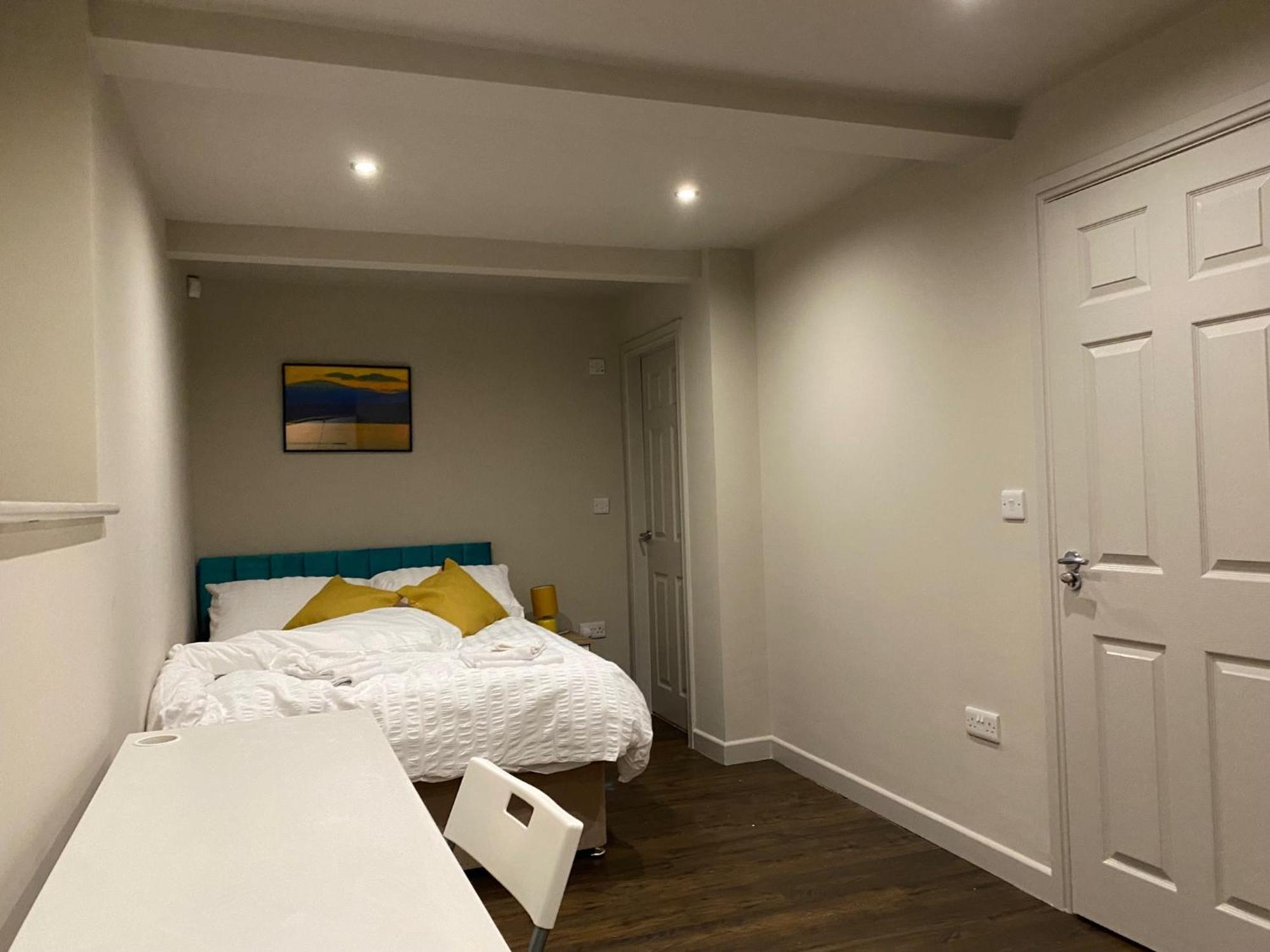 Stunning King Suite Apartment In The Heart Of Leeds City Center Экстерьер фото