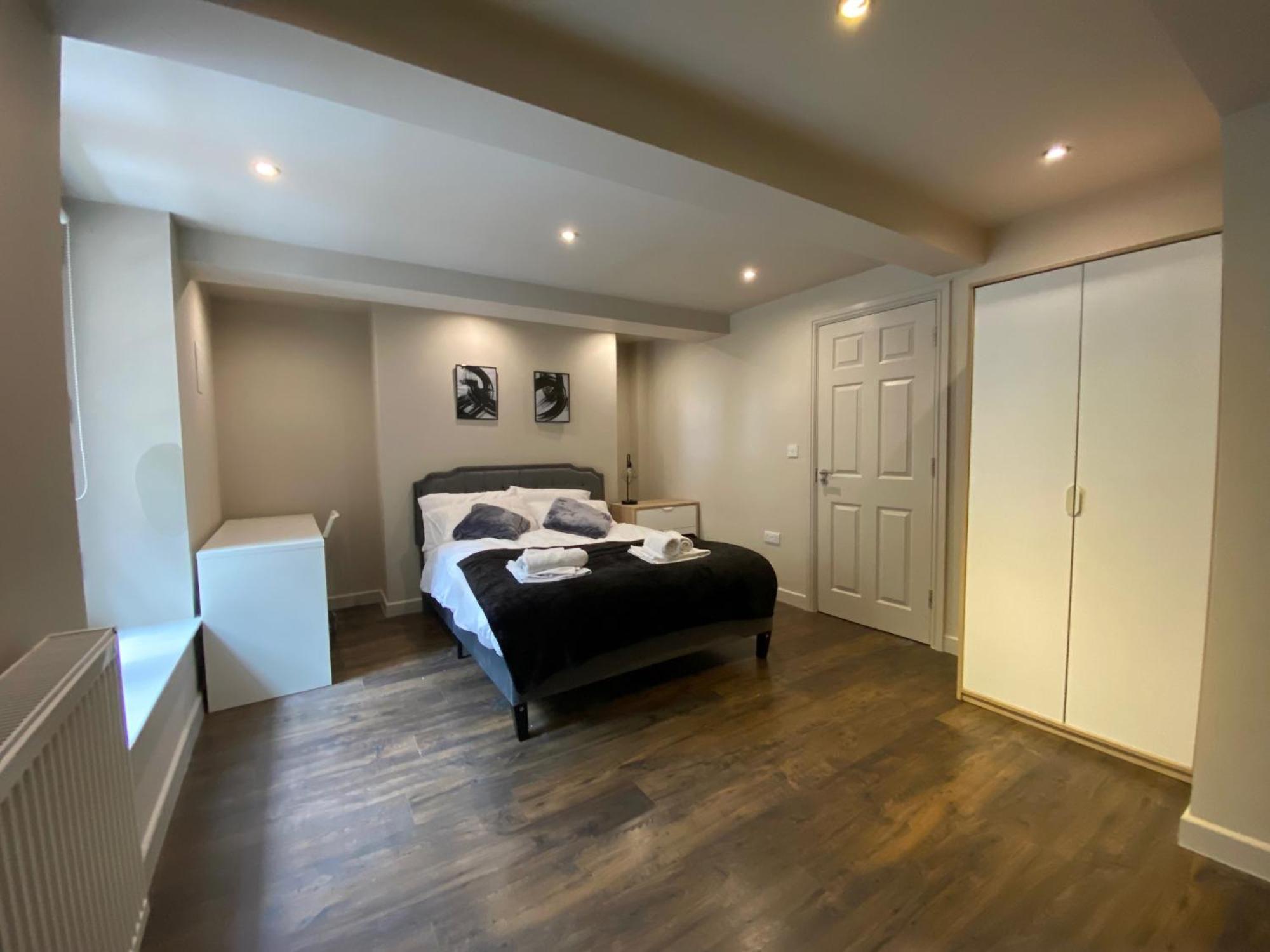 Stunning King Suite Apartment In The Heart Of Leeds City Center Экстерьер фото