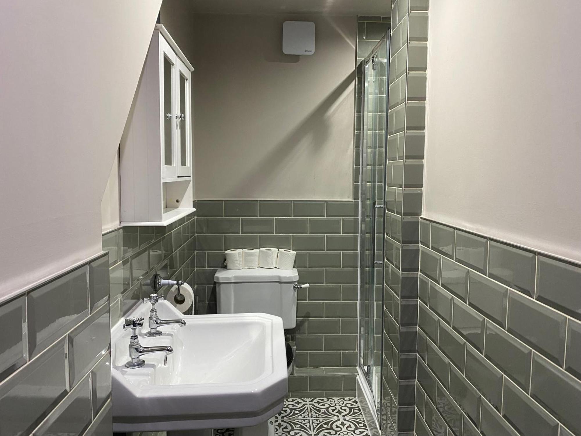 Stunning King Suite Apartment In The Heart Of Leeds City Center Экстерьер фото