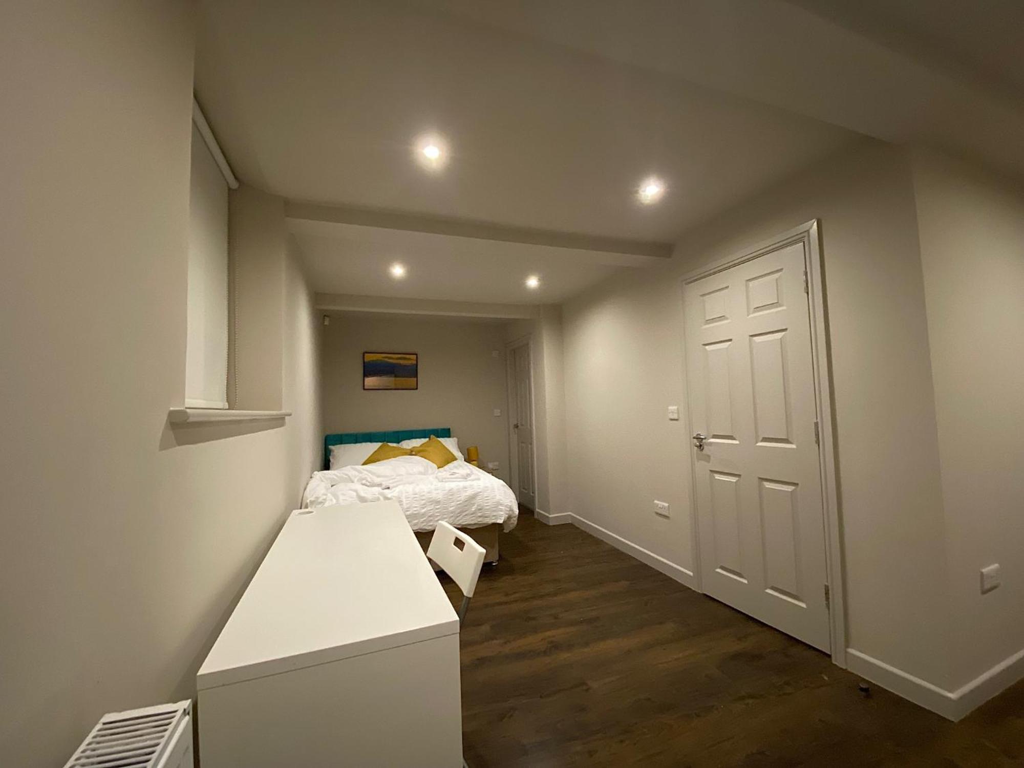 Stunning King Suite Apartment In The Heart Of Leeds City Center Экстерьер фото